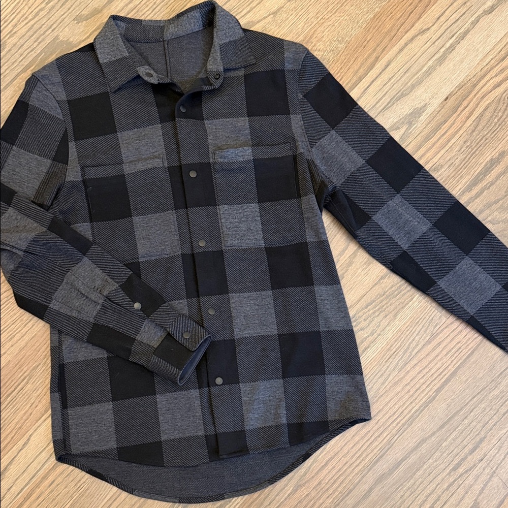 Like new- Lululemon Men’s Soft Knit Overshirt Sz Xs